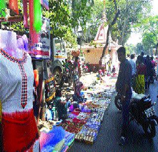 The weekend is back in the arms | आठवडाबाजाराने परत पसरले हातपाय The weekend is back in the arms | आठवडाबाजाराने परत पसरले हातपाय