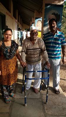 Polling begins with a rising day in Nashik; Top management | नाशिकमध्ये उगवत्या दिनकराच्या साक्षीने मतदानाला सुरूवात; चोख बंदोबस्त