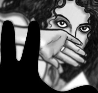 Three-year-old girl's domestic torture | तीन वर्षीय चिमुरडीवर लैंगीक अत्याचार