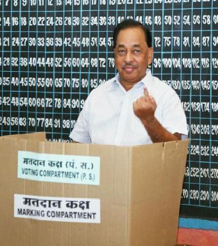 Election of municipal elections: celebrity voting | महापालिका निवडणूक : सेलिब्रेटींचा मतदानवार Election of municipal elections: celebrity voting | महापालिका निवडणूक : सेलिब्रेटींचा मतदानवार