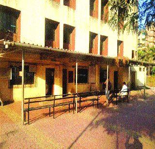 Due to elections, government offices | निवडणुकांमुळे शासकीय कार्यालयांत सामसूम Due to elections, government offices | निवडणुकांमुळे शासकीय कार्यालयांत सामसूम