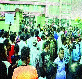 10 people arrested in the agitation | आंदोलनप्रकरणी दहा जणांना अटक 10 people arrested in the agitation | आंदोलनप्रकरणी दहा जणांना अटक