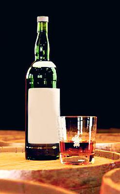 One lakh liters of alcohol is seized | एक लाखाचा मद्यसाठा जप्त One lakh liters of alcohol is seized | एक लाखाचा मद्यसाठा जप्त