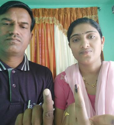 Chawivina 'their' voting! | शाईविना 'त्यांचे' मतदान !