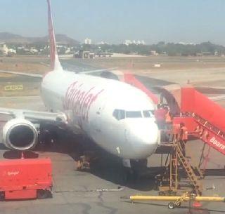 10 hours detention in Lohagaon airport | लोहगाव विमानतळावर 10 तास खोळंबा 10 hours detention in Lohagaon airport | लोहगाव विमानतळावर 10 तास खोळंबा