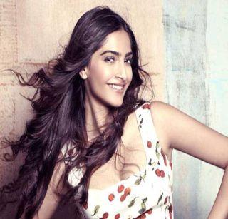 Sonam Kapoor's video with boyfriend Viral on social media | बॉयफ्रेंडसोबत सोनम कपूरचा व्हिडीओ सोशल मीडियावर व्हायरल Sonam Kapoor's video with boyfriend Viral on social media | बॉयफ्रेंडसोबत सोनम कपूरचा व्हिडीओ सोशल मीडियावर व्हायरल