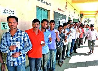 69% turnout in Satara district | सातारा जिल्ह्यात ६९%मतदान 69% turnout in Satara district | सातारा जिल्ह्यात ६९%मतदान