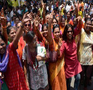 BMC ELECTION RESULT: Victory of Shivsena's rebel Sudhir Moreain's wife | BMC ELECTION RESULT : शिवसेनेचे बंडखोर सुधीर मोरेंच्या वहिनीचा विजय BMC ELECTION RESULT: Victory of Shivsena's rebel Sudhir Moreain's wife | BMC ELECTION RESULT : शिवसेनेचे बंडखोर सुधीर मोरेंच्या वहिनीचा विजय