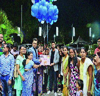 The mind of the audience won by the bubbles show | ‘फुगे’च्या शोने जिंकले प्रेक्षकांचे मन The mind of the audience won by the bubbles show | ‘फुगे’च्या शोने जिंकले प्रेक्षकांचे मन