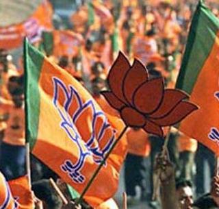 The BJP is leading the Shiv Sena-MNS fight in Dadar | दादरमध्ये शिवसेना-मनसेच्या लढाईत भाजपा आघाडीवर The BJP is leading the Shiv Sena-MNS fight in Dadar | दादरमध्ये शिवसेना-मनसेच्या लढाईत भाजपा आघाडीवर