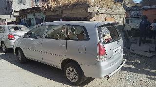 Stacked vehicles in old Nashik, both groups face-to-face | जुन्या नाशकात वाहनांवर दगडफेक, दोन्ही गट आमने-सामने