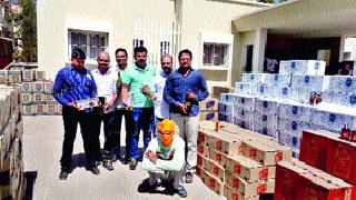 Nearly half a million liquor bottles seized near the Umraane | उमराणेजवळ साडेपंचावन्न लाखांचा मद्यसाठा जप्त