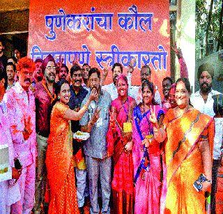 Chrysanthemum and gully extract! | सनईची सुरावट अन् गुलालाची उधळण! Chrysanthemum and gully extract! | सनईची सुरावट अन् गुलालाची उधळण!