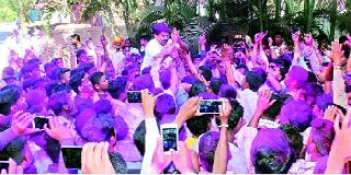 Workers' shouts on 'Ajinkya' | ‘अजिंक्यतारा’वर कार्यकर्त्यांचा जल्लोष Workers' shouts on 'Ajinkya' | ‘अजिंक्यतारा’वर कार्यकर्त्यांचा जल्लोष