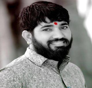 Youth killed in a bank robbery, seriously injured | नाणेकरवाडीत युवकावर खुनी हल्ला, गंभीर जखमी Youth killed in a bank robbery, seriously injured | नाणेकरवाडीत युवकावर खुनी हल्ला, गंभीर जखमी