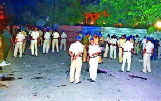 Criminal cases filed on 35 suspects | दंगलप्रकरणी ३५ संशयितांवर गुन्हे दाखल