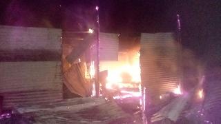 Gas explosion near Solapur, no jihadahani | सोलापूरजवळ गॅसचा स्फोट, जिवितहानी नाही