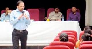 Confront the competitive examinations with confidence | स्पर्धा परीक्षेला आत्मविश्वासाने सामोरे जा Confront the competitive examinations with confidence | स्पर्धा परीक्षेला आत्मविश्वासाने सामोरे जा