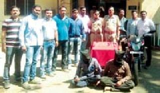 Twenty-two lakhs of 'thieves' stolen | ‘त्या’ चोरीतील अडीच लाखांचा मुद्देमाल जप्त Twenty-two lakhs of 'thieves' stolen | ‘त्या’ चोरीतील अडीच लाखांचा मुद्देमाल जप्त