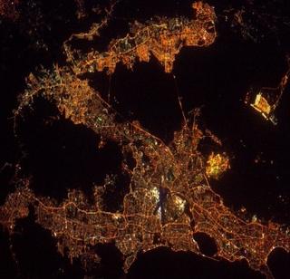 See how Mumbai looks from the sky! | पाहा कशी दिसते अवकाशातून मुंबई ! See how Mumbai looks from the sky! | पाहा कशी दिसते अवकाशातून मुंबई !