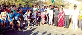 Running along with the old age ran | वृद्धांसह तरूणाई धावली