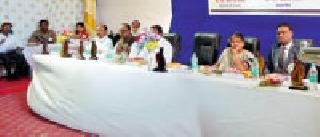 The right hand of the stenographer judge | लघुलेखक न्यायाधीशाचा उजवा हात