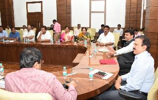 Visit the Chief Minister with respect to the construction control rules for constructors of Nashik Builders | नाशिकच्या बिल्डरांची बांधकाम विकास नियंत्रण नियमावली संदर्भात मुख्यमंत्र्यांशी भेट Visit the Chief Minister with respect to the construction control rules for constructors of Nashik Builders | नाशिकच्या बिल्डरांची बांधकाम विकास नियंत्रण नियमावली संदर्भात मुख्यमंत्र्यांशी भेट