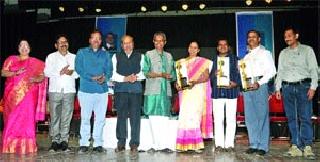 The future of language does not depend on the rules of government | शासनाच्या नियमांवर भाषेचे भवितव्य अवलंबून नाही