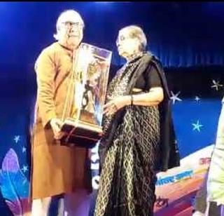 VIDEO: Vijaya Raja Prakash has been given the Janasthan Award | VIDEO : विजया राजाध्यक्ष यांना जनस्थान पुरस्कार प्रदान