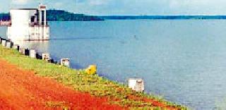 Farmers deprive water | शेतकरी पाण्यापासून वंचित