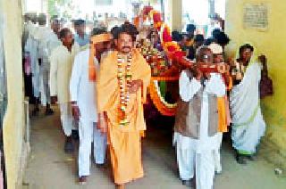 Lakhs of devotees have taken Darshan of Markandeshwar Palkhi | मार्कंडेश्वराच्या पालखीचे घेतले लाखो भाविकांनी दर्शन