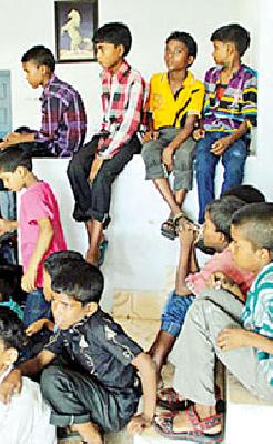 Grant of ADLET 250 Beneficiaries due to non-funding | निधीअभावी अडले २५० लाभार्थ्यांचे अनुदान Grant of ADLET 250 Beneficiaries due to non-funding | निधीअभावी अडले २५० लाभार्थ्यांचे अनुदान