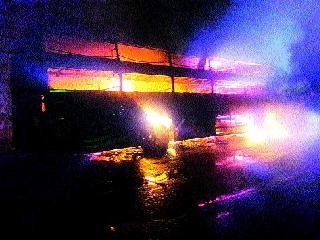 Accidentally fired a luxury cat, both killed | अपघाताने लक्झरी बसला आग, दोघे ठार