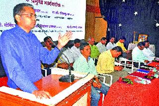 The officials were shouted out loud | अधिकाऱ्यांना सुनावले खडेबोल