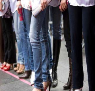 Women wearing Jeans-T-shirts sink in the sea - Christian clerk | जीन्स-टी-शर्ट घालणा-या महिलांना समुद्रात बुडवा- ख्रिश्चन धर्मगुरू