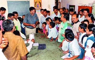 Government machinery guilty instead of principals | मुख्याध्यापकांऐवजी शासकीय यंत्रणा दोषी Government machinery guilty instead of principals | मुख्याध्यापकांऐवजी शासकीय यंत्रणा दोषी