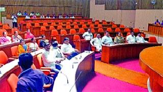 At the end of the election, 'Your throat, my throat' | निवडणूक संपताच ‘तुझ्या गळा, माझ्या गळा’