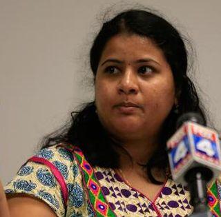 Wife will return to America for the dream of Srinivasan | श्रीनिवासन यांच्या स्वप्नपूर्तीसाठी पत्नी अमेरिकेत परतणार Wife will return to America for the dream of Srinivasan | श्रीनिवासन यांच्या स्वप्नपूर्तीसाठी पत्नी अमेरिकेत परतणार