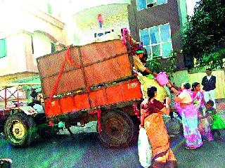Old clutches in Pathardi Shivar | पाथर्डी शिवारात जुन्याच घंटागाड्या Old clutches in Pathardi Shivar | पाथर्डी शिवारात जुन्याच घंटागाड्या
