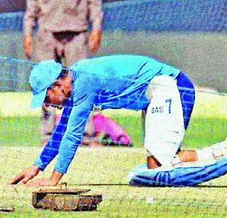 At Eden, 20 wickets fell in 52.4 overs | ईडनवर ५२.४ षटकांत पडल्या २० विकेट