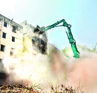 Four-floor building collapsed in Koparkhairane | कोपरखैरणेतील चार मजली इमारत जमीनदोस्त Four-floor building collapsed in Koparkhairane | कोपरखैरणेतील चार मजली इमारत जमीनदोस्त