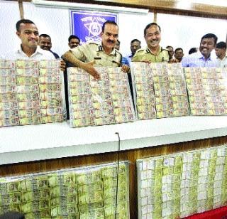 Two crore of old notes seized | अडीच कोटींच्या जुन्या नोटा जप्त Two crore of old notes seized | अडीच कोटींच्या जुन्या नोटा जप्त