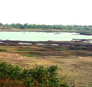 Untiring pounds; Due to decrease in water resources! | बेसुमार उपसा; जलसाठय़ात घट! Untiring pounds; Due to decrease in water resources! | बेसुमार उपसा; जलसाठय़ात घट!