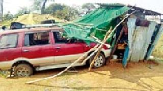 Vehicles in the shop: | दुकानात शिरले वाहन :