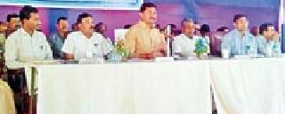 Members of the MPs complained | खासदारांनी अधिकाऱ्यांना खडसावले Members of the MPs complained | खासदारांनी अधिकाऱ्यांना खडसावले