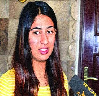 When the voice of protest against Ekta Gurmehar ..! | एकटी गुरमेहर.. विरोधातला आवाज बुलंद करते तेव्हा...! When the voice of protest against Ekta Gurmehar ..! | एकटी गुरमेहर.. विरोधातला आवाज बुलंद करते तेव्हा...!