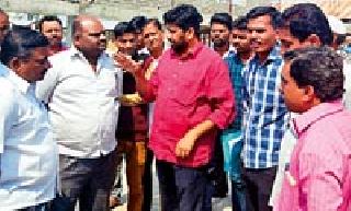 Chuckles at the NAFED Ture Center | नाफेड तूर केंद्रावर बच्चूंचा प्रहार