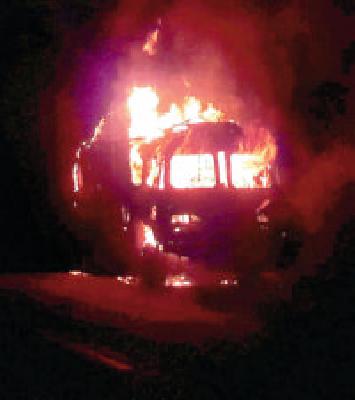 'The burning truck' on Nagpur route; Driver injured | नागपूर मार्गावर ‘दि बर्निंग ट्रक’; चालक जखमी
