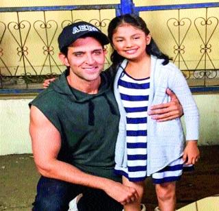Hrithik Roshan heartily in the film | हृतिक रोशन हृदयांतर चित्रपटात Hrithik Roshan heartily in the film | हृतिक रोशन हृदयांतर चित्रपटात
