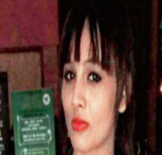 At the airport, the funeral of the police has fallen to the model | विमानतळावर पोलिसांची मस्करी मॉडेलला पडली महागात At the airport, the funeral of the police has fallen to the model | विमानतळावर पोलिसांची मस्करी मॉडेलला पडली महागात